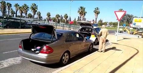 Interceptan a tres taxistas onubenses, uno de ellos un jubilado de Trigueros, en el aeropuerto de Sevilla por prácticas de intrusismo