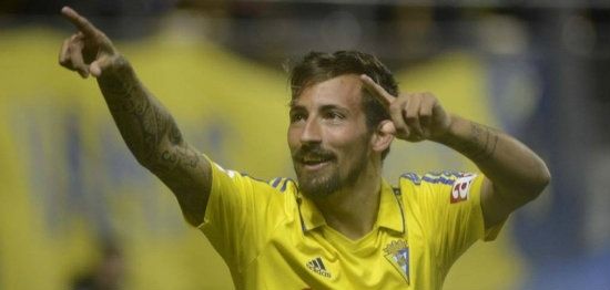 El Cádiz elimina al Betis de la Copa con una actuación memorable del olontense Aitor García