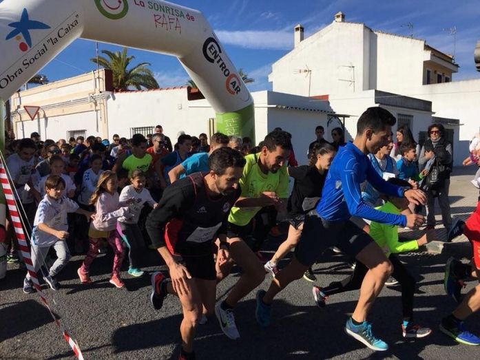 Ali El Fghir y Ana Cebedo, ganadores de una Carrera Solidaria de Corrales con homenaje a José Félix Caneda