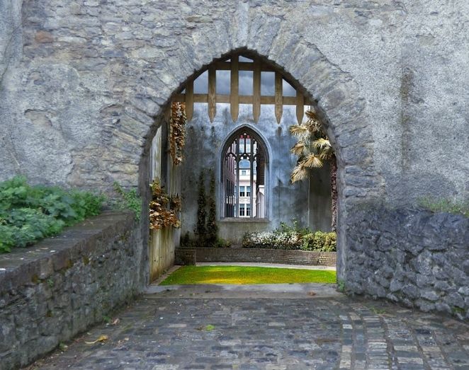 'Cadáveres ante el espejo'