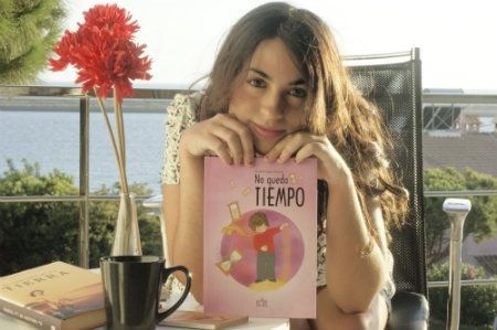 La escritora onubense Judith López espera conquistar a los lectores con el cuento infantil 'No queda tiempo'