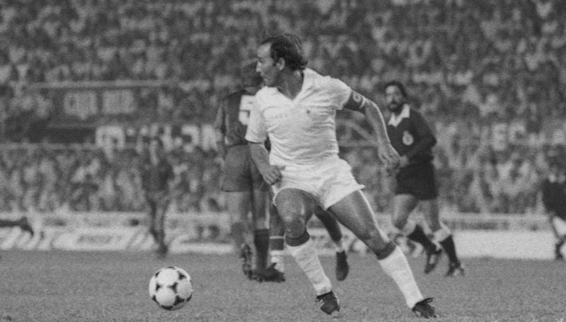 La Peña Sevillista Ciudad del Decano rinde homenaje a Curro Sanjosé