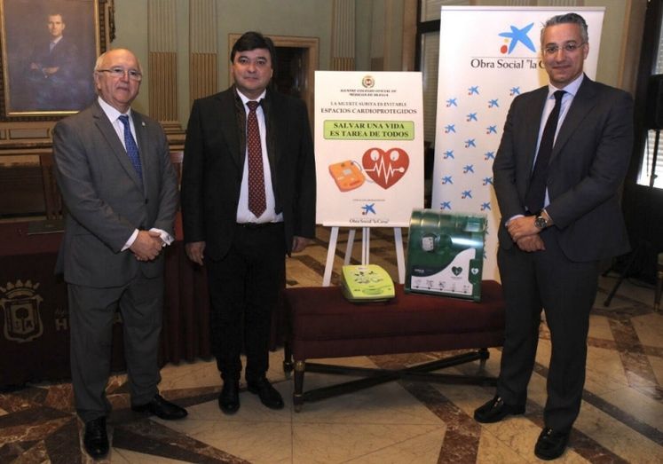 El Ayuntamiento, la Casa Colón y la Gota de Leche también tendrán desfibriladores