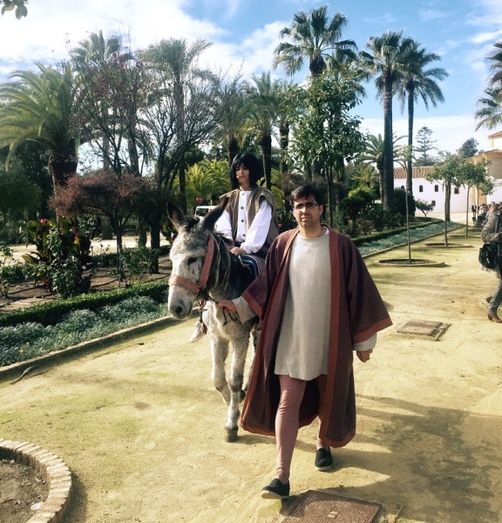Más de un centenar de alumnos del ‘Tres Carabelas’ recrean la gesta colombina en el año del Encuentro