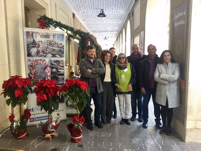 El Mercadillo Navideño abre sus puertas en la Gran Vía para recabar la solidaridad de los onubenses