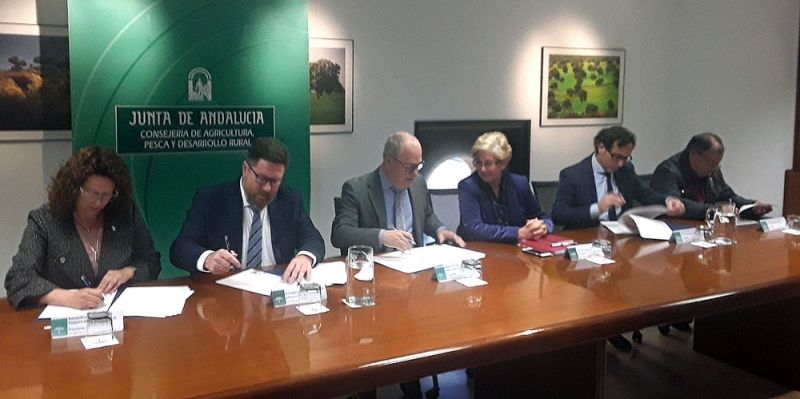 El grupo pesquero de la Costa Occidental firma un acuerdo con la Junta que se traducirá en una inyección de 3,4 millones para la comarca