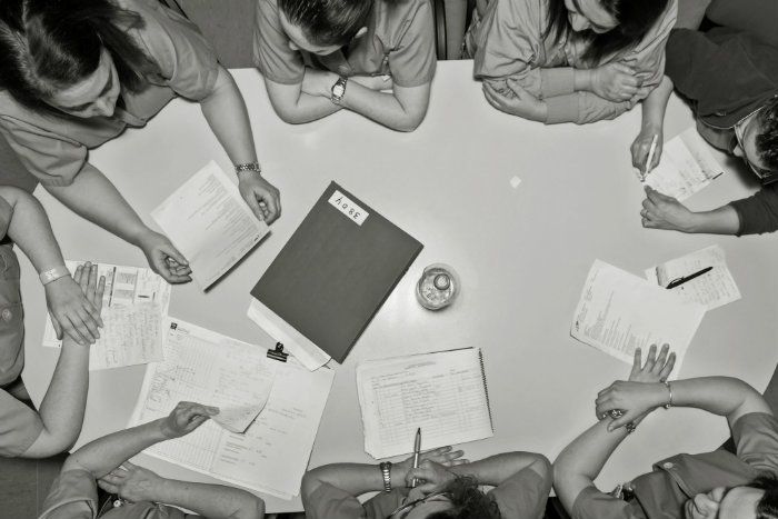 'Luces y sombras' retrata la labor de los profesionales de la UCI