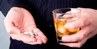 Cuidado al mezclar fármacos y alcohol. Así interaccionan