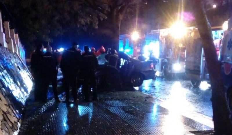 Fallece un varón de 25 años al salirse su vehículo de la vía y colisionar contra un árbol en la Avenida de la Cinta