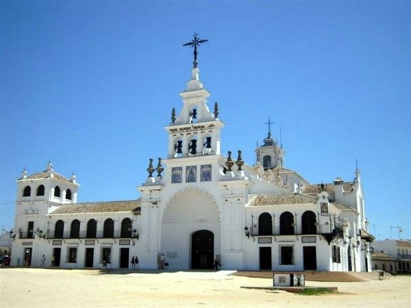 Prohíben aparcar en todo El Rocío del 26 al 28 de enero por las peregrinaciones extraordinarias