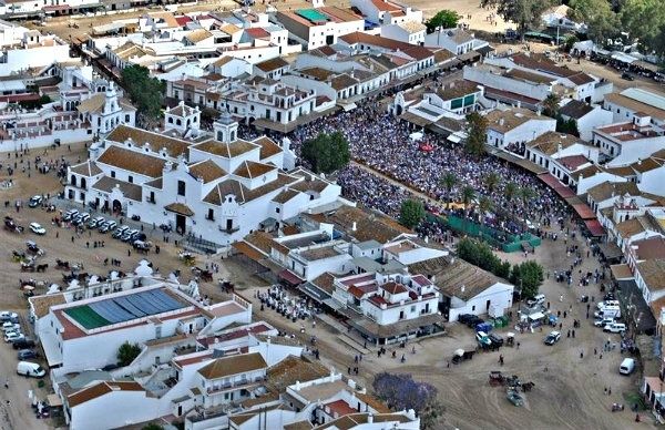 El Rocío se prepara para acoger desde este viernes a 200.000 personas por peregrinaciones extraordinarias