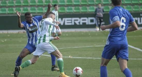 Y pese al enésimo ridículo el Recre sigue a ocho puntos del 'play-off' de ascenso