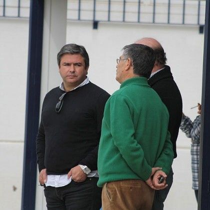 Reunión de Peña, Peguero y Comas viendo al filial