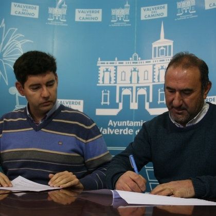 Valverde del Camino continúa su apoyo al sector del mueble al renovar el convenio con Apimad