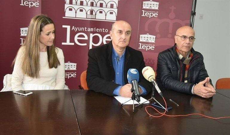 Lepe realoja a los inmigrantes de los asentamientos como medida de precaución por el temporal de lluvia y viento