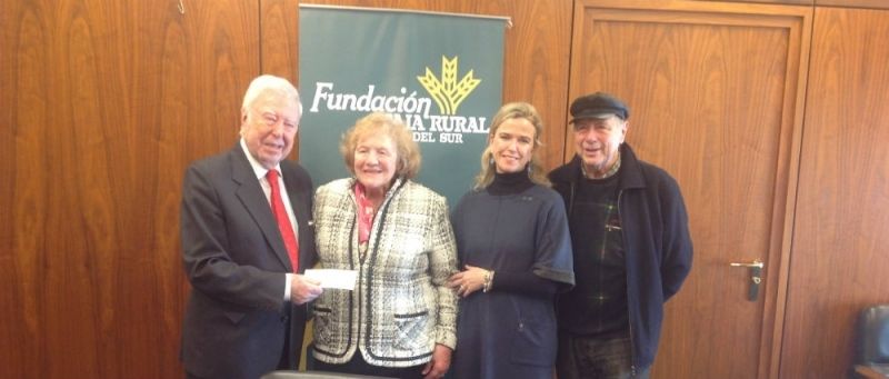 El Taller de Arteterapia y la Fundación Caja Rural del Sur entregan lo recaudado a Aspacehu