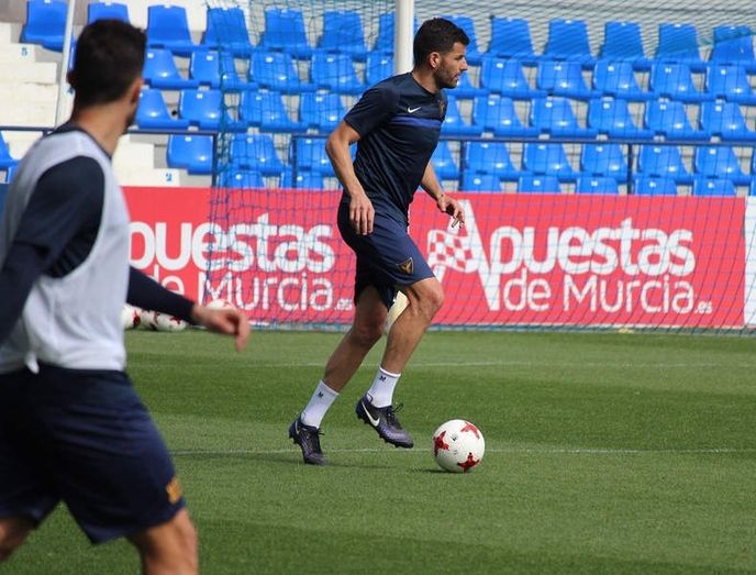 Fran Pérez, baja por sanción en el UCAM Murcia ante el Recre
