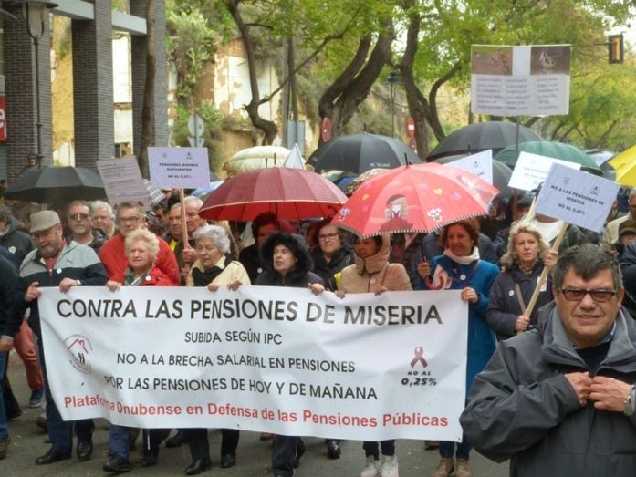 Marea de paraguas para reclamar unas pensiones públicas y dignas