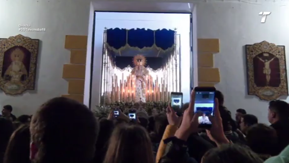 La Virgen de los Dolores dibuja su viernes en Las Colonias