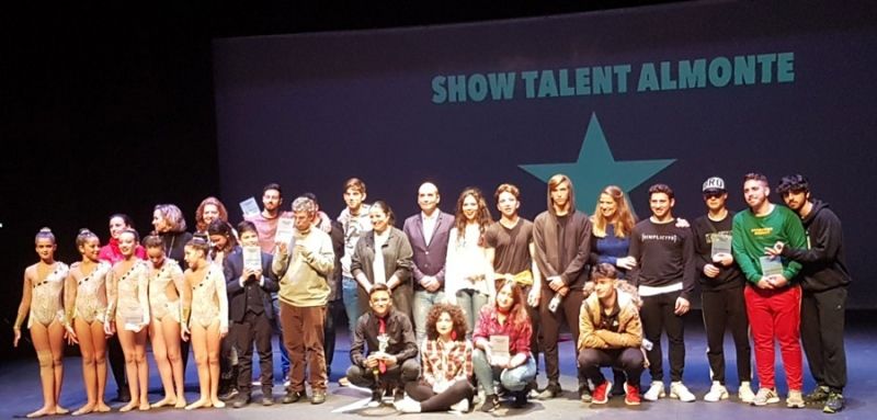 La juventud almonteña exhibe sus habilidades artísticas en el I Show Talent de Almonte