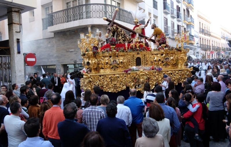 Lunes Santo, esencias y contrastes de cuatro barrios