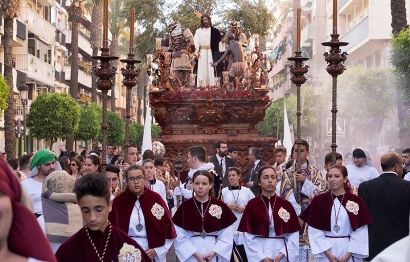 Miércoles Santo: Coronas, cruces y prendidos en carrera oficial