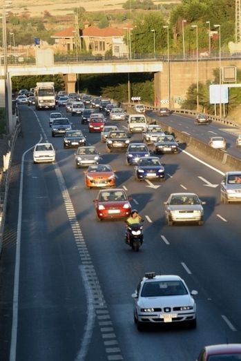 Motos con etilómetro portátil, lector de drogas y cinemómetro láser ligero en la Operación Especial de Tráfico de la Semana Santa