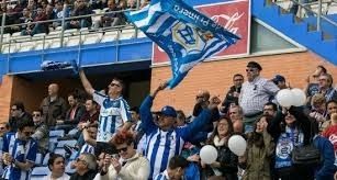 La Federación de Peñas pide engalanar esta semana los balcones con banderas del Recre