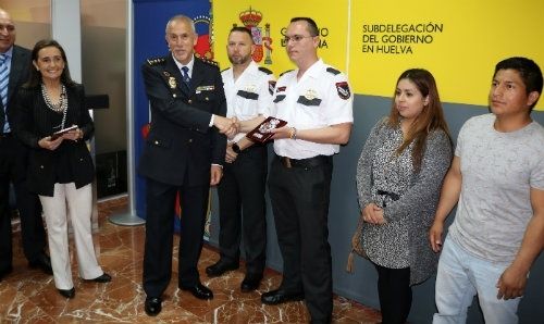 Reconocen la actuacion de los dos vigilantes de seguridad de Carrefour que le salvaron la vida a un bebé