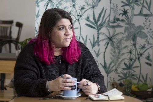 Estela Rengel saca a la luz su nuevo poemario, ‘La corta vida de una pastilla efervescente’
