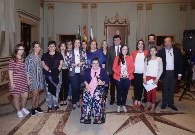Huelva encumbra a Marina Méndez, Josefina Lezcano, la asociación Emilia Pardo Bazán y el SAVA como ejemplos de ‘Mujeres por la Igualdad’