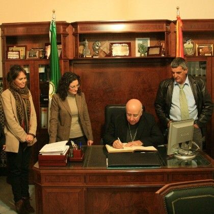 Visita del obispo de Huelva a Paterna del Campo