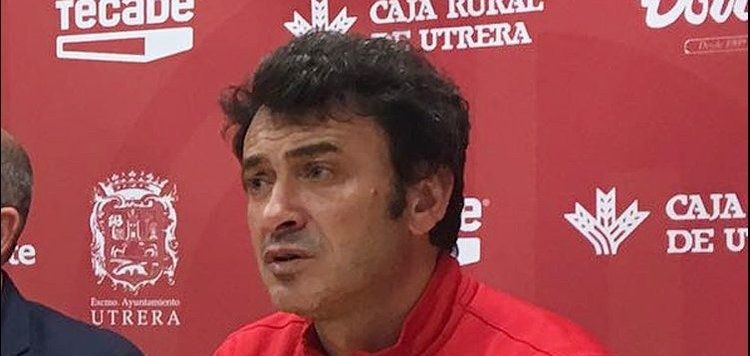 Jesús Galván renueva por el Utrera tras lograr salvarlo