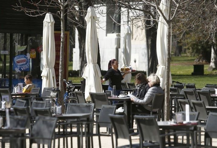 Patronal y sindicatos buscan evitar la huelga estival con un acuerdo para el convenio de hostelería
