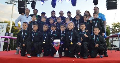 El Real Madrid prebenjamín, el Barça benjamín y los alevines de la RFEF se llevan el torneo 'Costa de la Luz Cup' de Punta