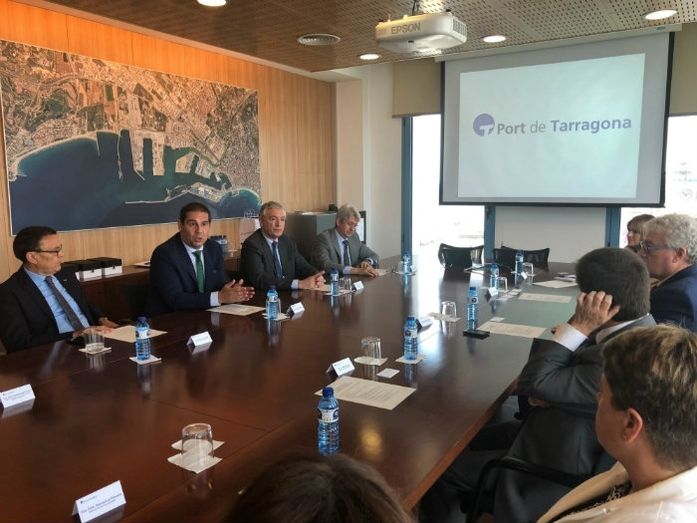 Los enclaves industriales y puertos de Huelva y Tarragona trabajan en una estrategia conjunta