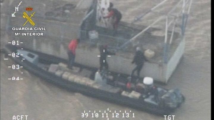 La Guardia Civil de Huelva incauta en el río Guadalquivir 6 toneladas de hachís