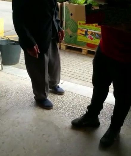 La Policía Local de Lepe investiga la mofa y presunta agresión hacia un anciano en una tienda de la localidad