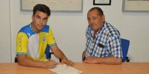 Ceballos recluta para el Coria al centrocampista del Atlético Onubense Iván Martín