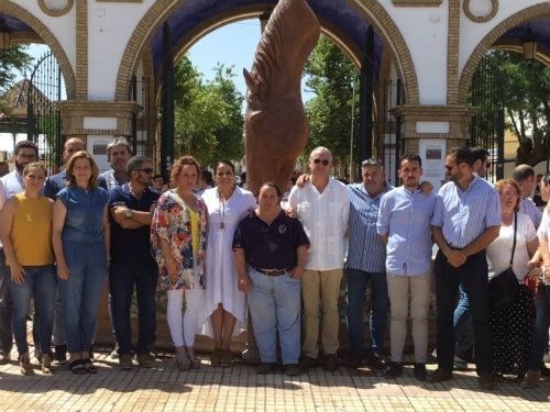 Levantan una escultura en homenaje a la Saca de las Yeguas en Almonte