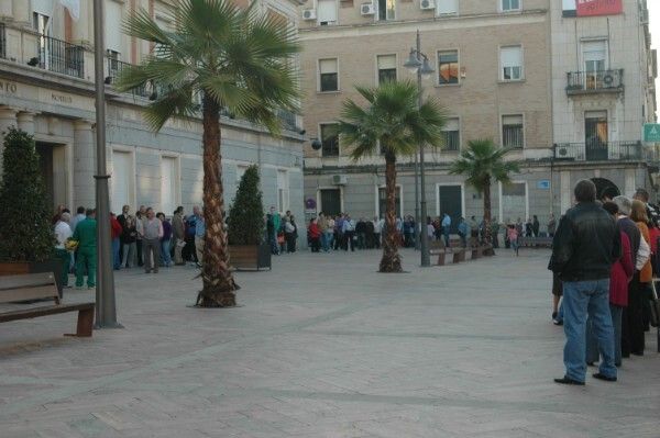 Colas en el Ayuntamiento de Huelva para conseguir una guía