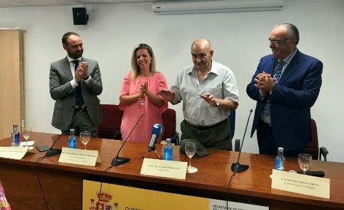 Miguel Martín 'El Yanki' es homenajeado como 'Marinero del Año' en Isla