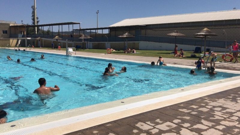El Ayuntamiento de Nerva se ve obligado a cerrar la piscina municipal después de que un usuario defecase en ella