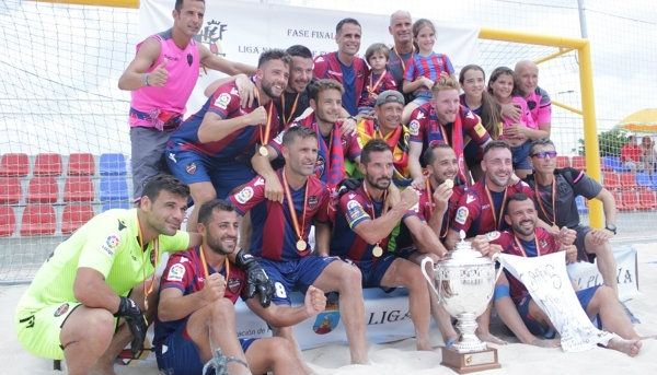El Levante de Dani Pajón y Fernando Guisado se alza con la Liga Nacional de Clubes, en la que el Recre completó un flojo papel