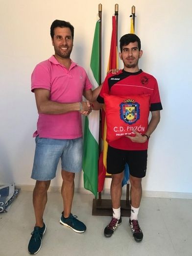 El Pinzón presenta a seis jugadores de una tacada