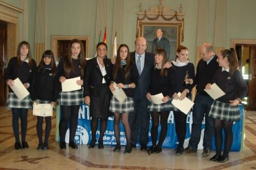 Concurso Escolar de Redacción con motivo del Día Internacional contra la Violencia de Género