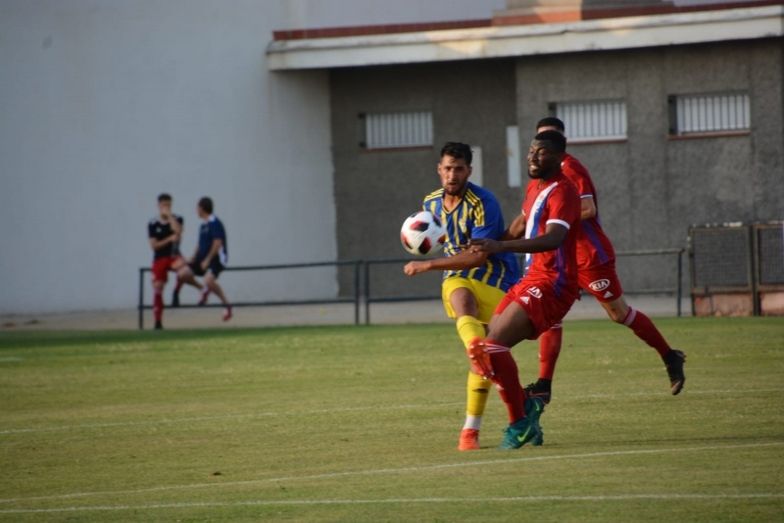 Las defensas se impusieron a los ataques en el Recre-Cádiz B (0-0)
