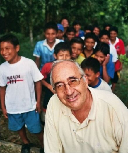 Asesinado el sacerdote ayamontino Carlos Riudavets en un colegio de la Amazonía peruana