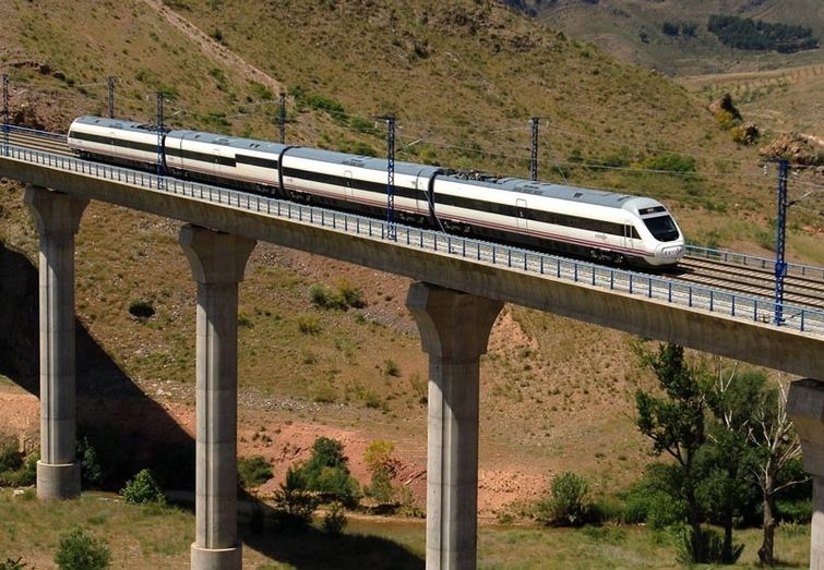 Una nueva avería provoca un retraso de más de tres horas y el transbordo de los pasajeros de un Alvia Madrid-Huelva