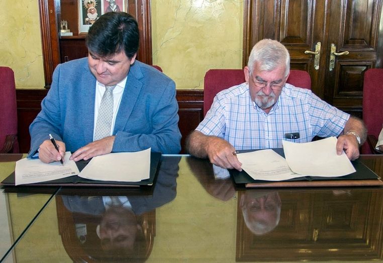 El Ayuntamiento y la Asociación de Memoria Histórica digitalizan los documentos de la Guerra Civil del Archivo Municipal